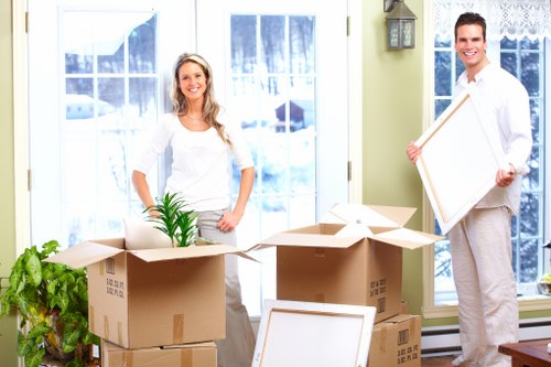 Packing support and protective handling for removals